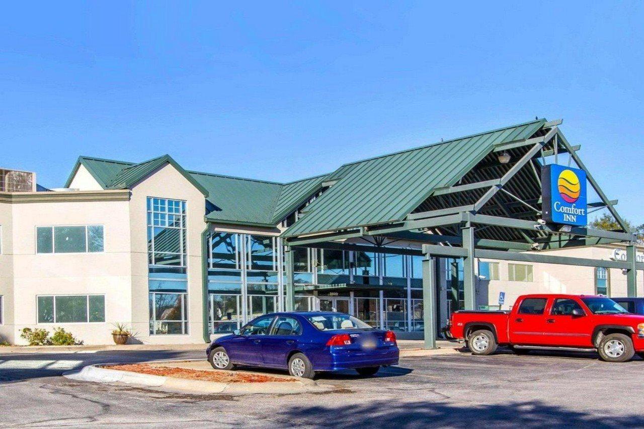 The Inn & Suites Omaha Near Zoo Exterior photo