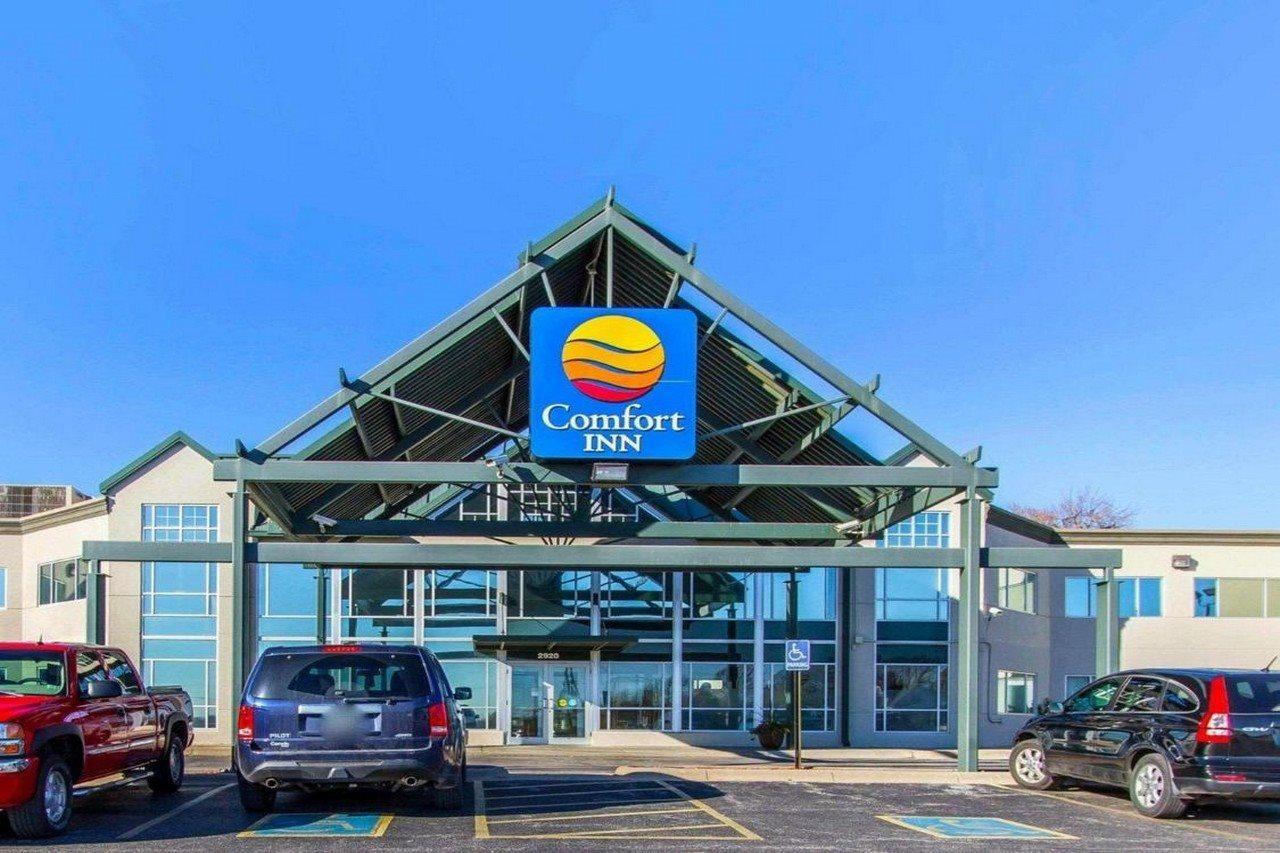 The Inn & Suites Omaha Near Zoo Exterior photo