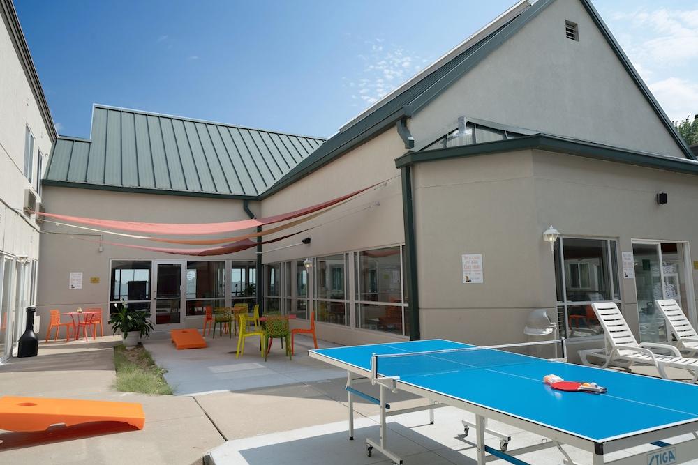The Inn & Suites Omaha Near Zoo Exterior photo