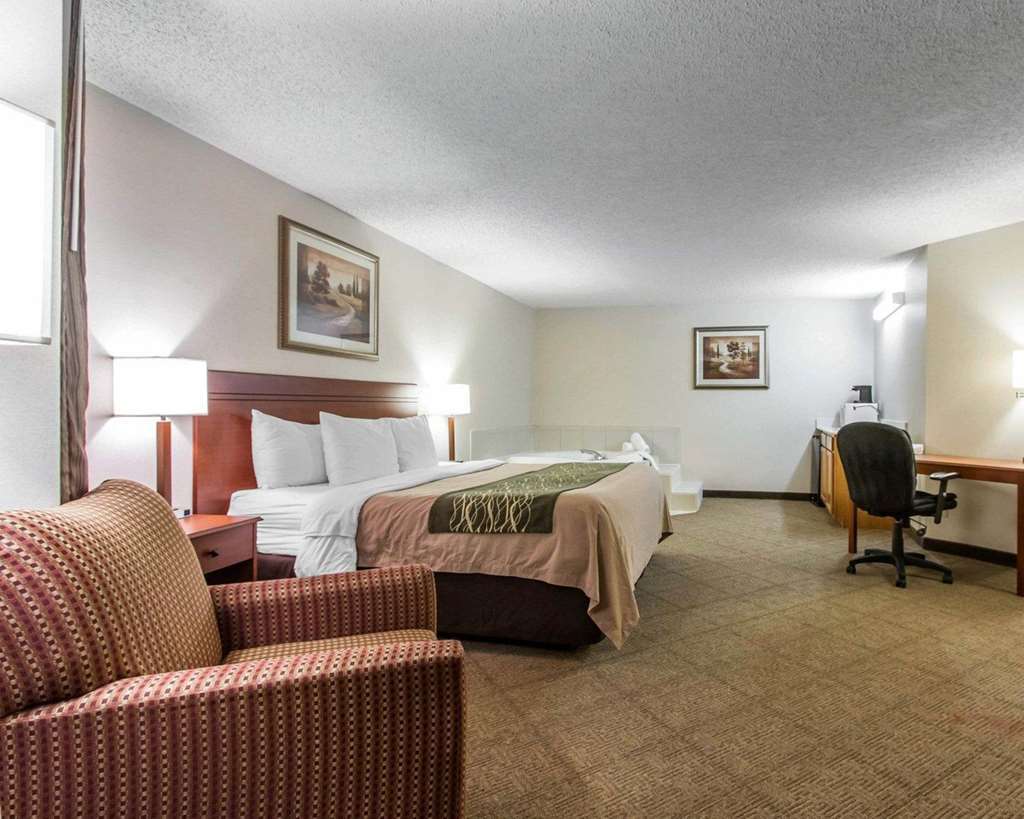 The Inn & Suites Omaha Near Zoo Room photo