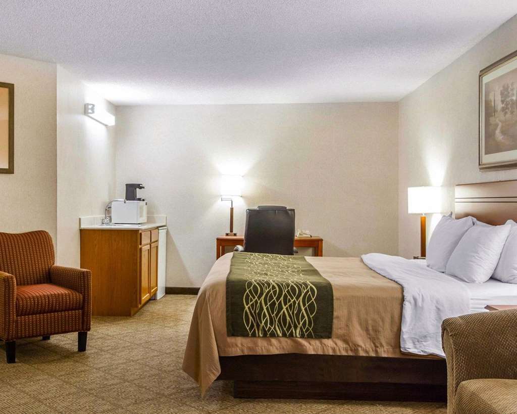 The Inn & Suites Omaha Near Zoo Room photo