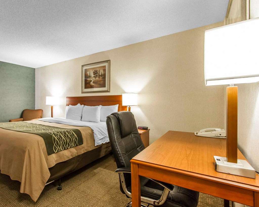 The Inn & Suites Omaha Near Zoo Room photo