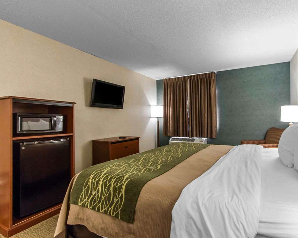 The Inn & Suites Omaha Near Zoo Room photo