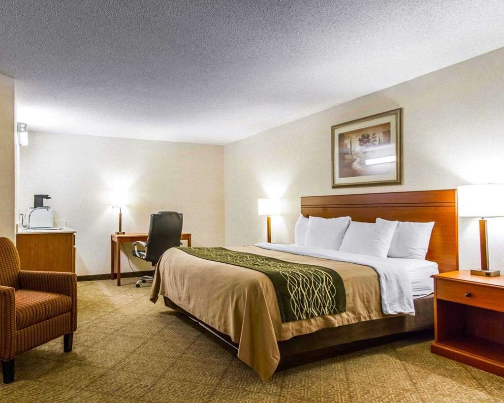 The Inn & Suites Omaha Near Zoo Room photo