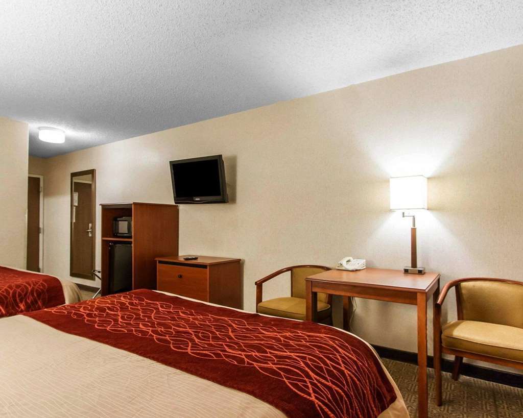 The Inn & Suites Omaha Near Zoo Room photo